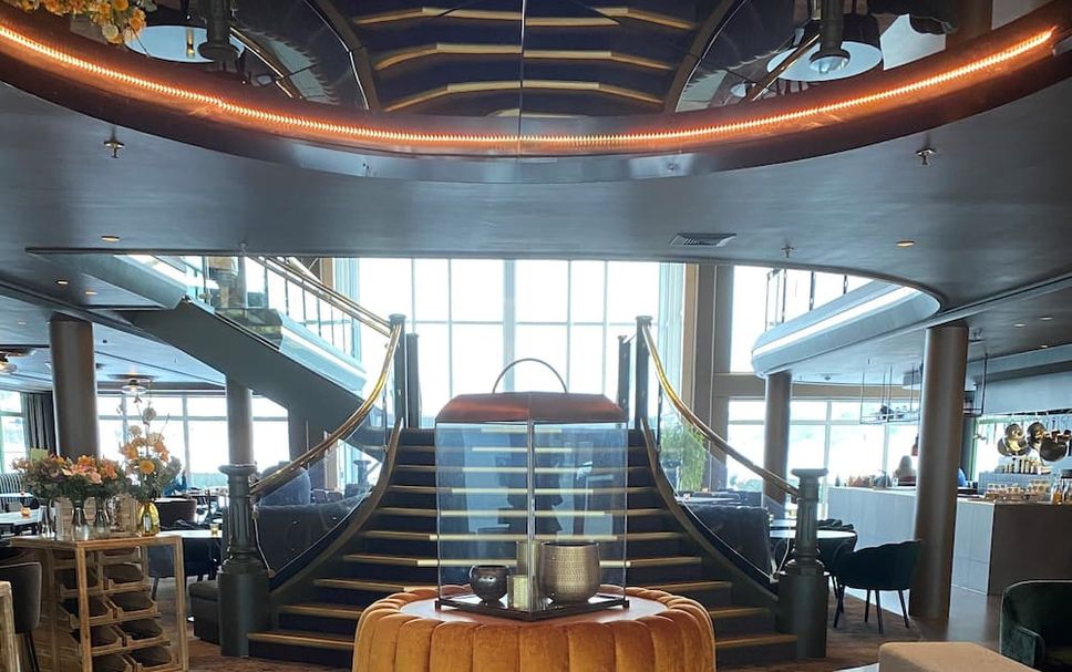 Meja Penyambut Tetamu Gambar