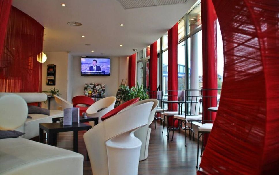 Balai Menunggu Gambar