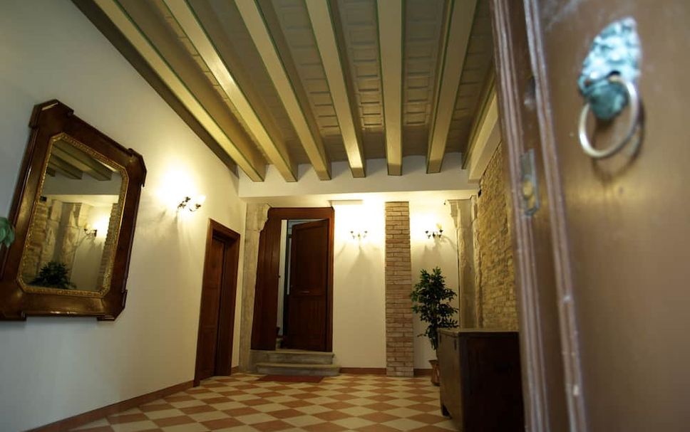 hallway Gambar