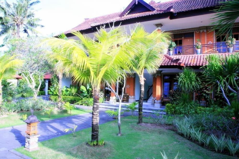 Pemandangan luar