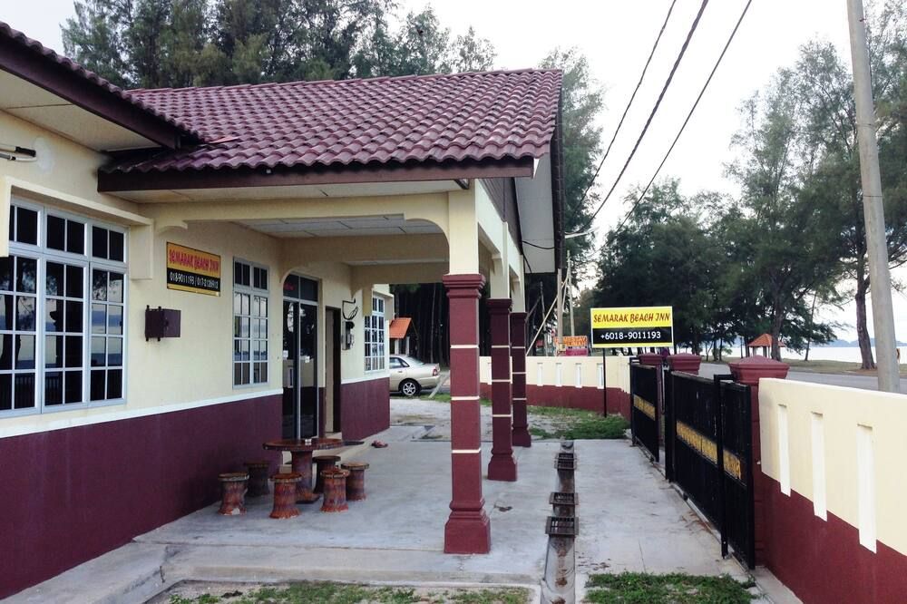 Pemandangan luar