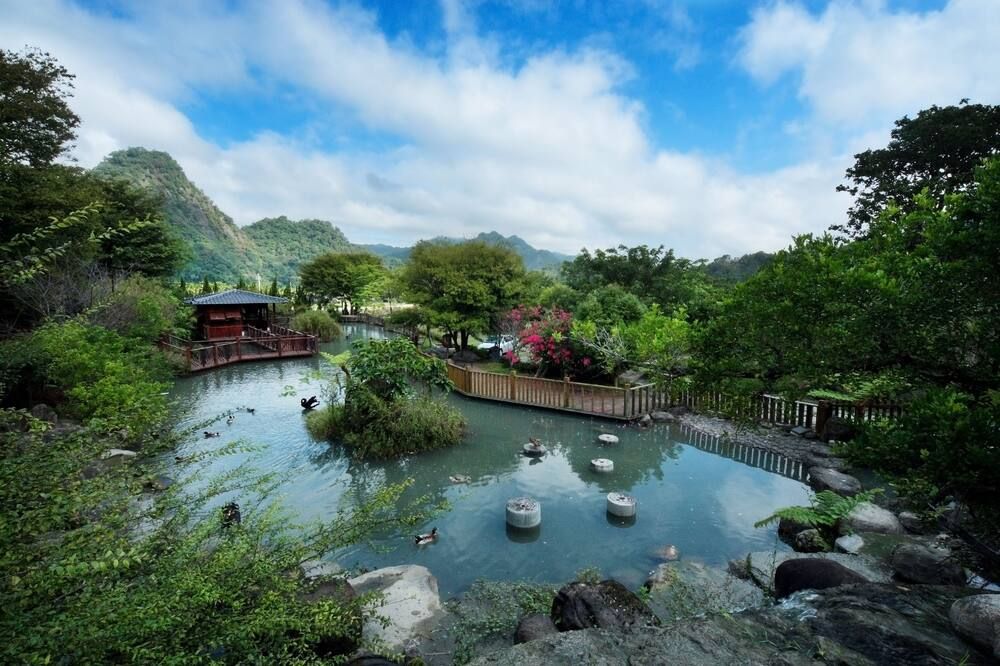 Pemandangan luar