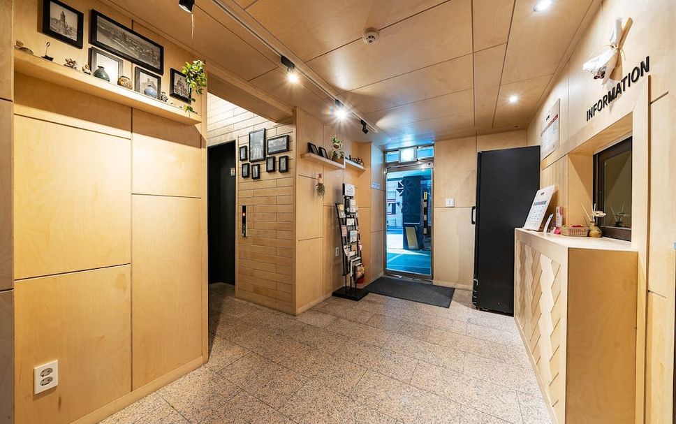 Meja Penyambut Tetamu Gambar