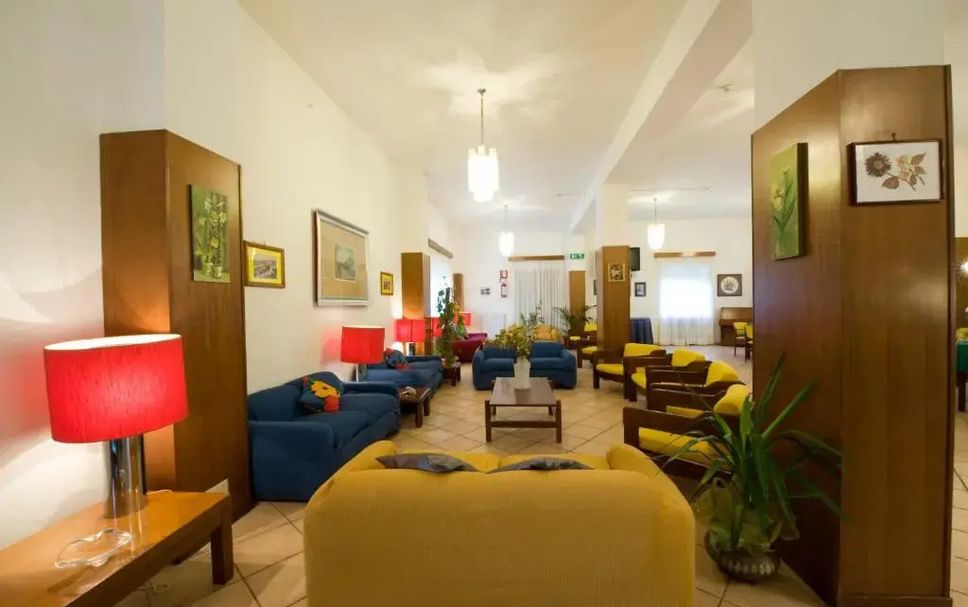 Balai Menunggu Gambar