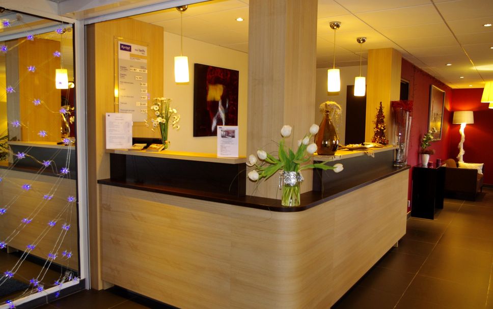 Meja Penyambut Tetamu Gambar