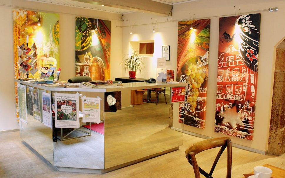 Meja Penyambut Tetamu Gambar