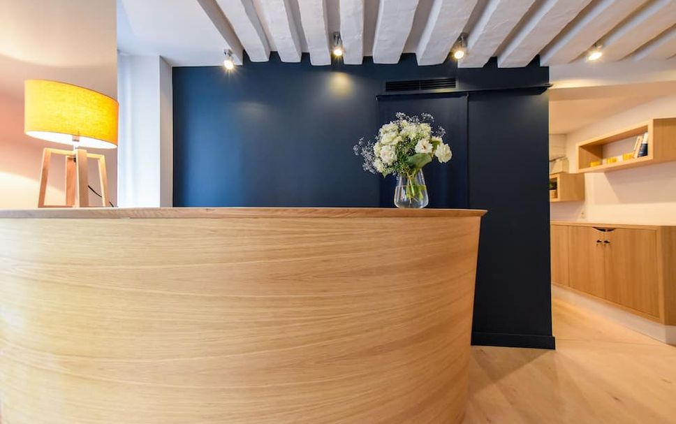 Meja Penyambut Tetamu Gambar