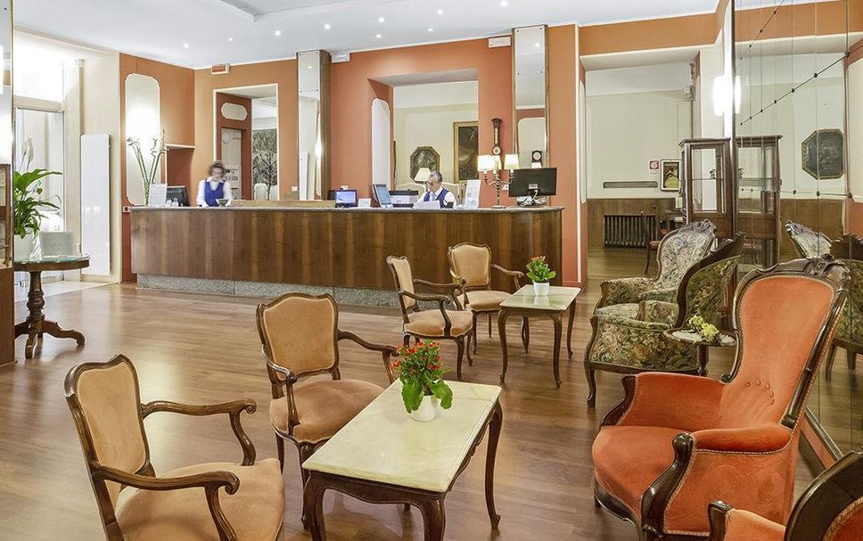 Meja Penyambut Tetamu Gambar