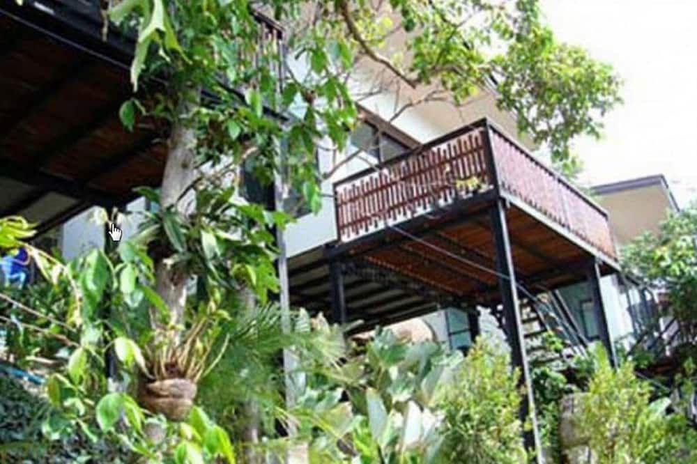 Pemandangan luar