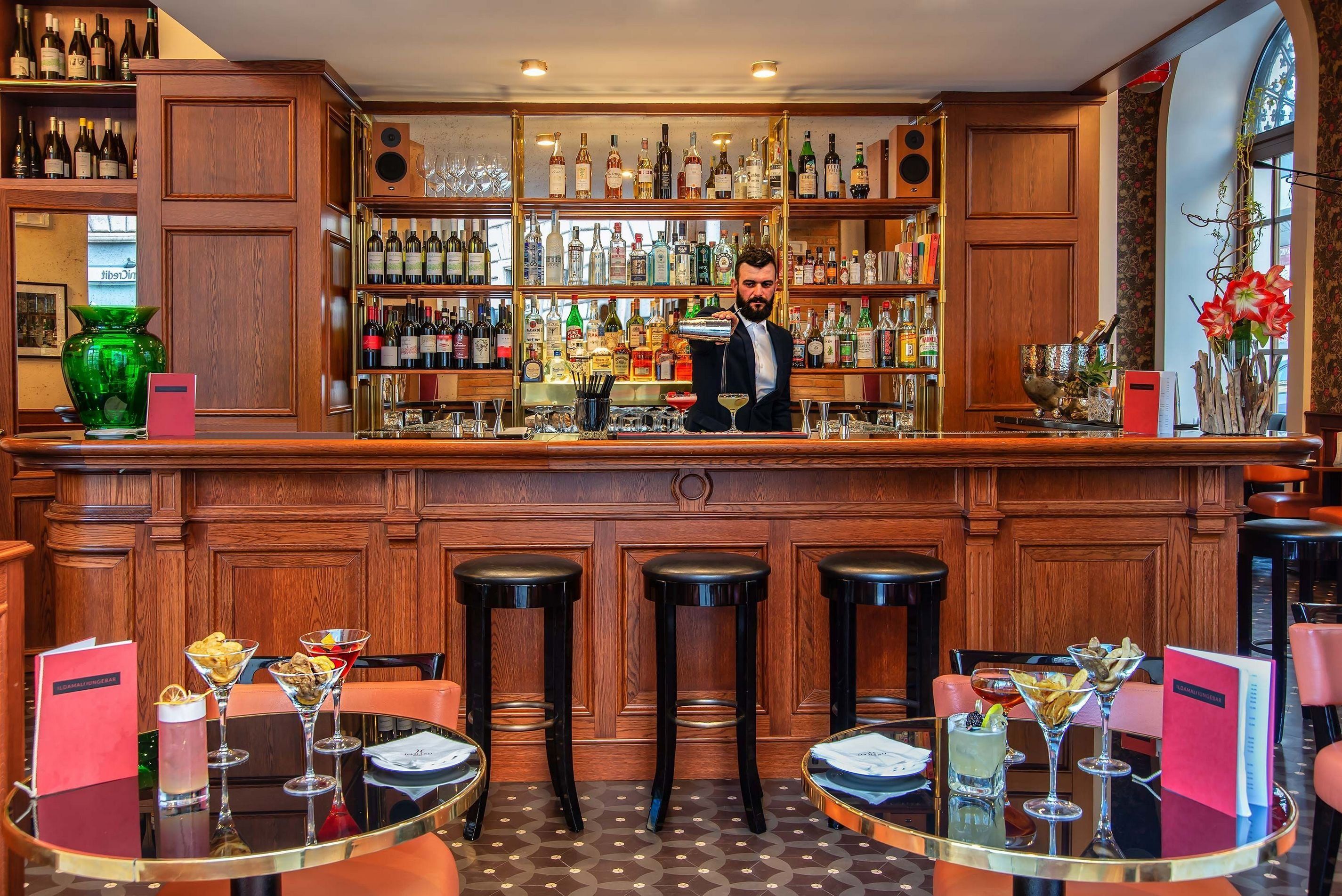 Bar
