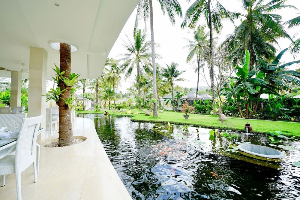 Pemandangan luar