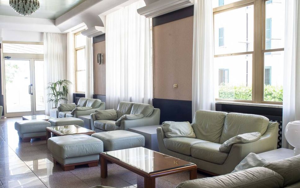 Balai Menunggu Gambar