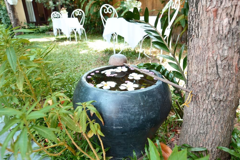Pemandangan luar