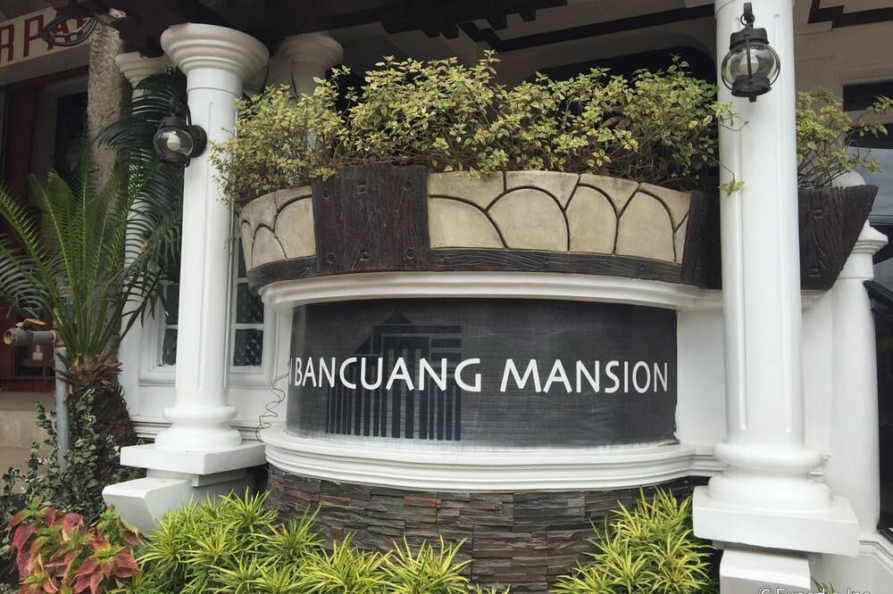 Pemandangan luar