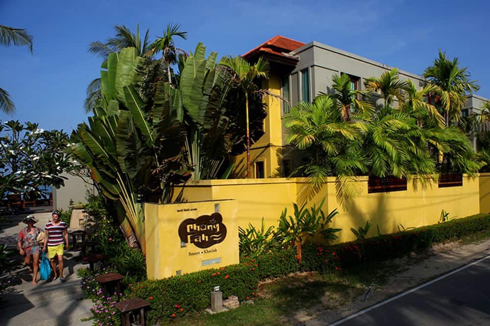 Pemandangan luar