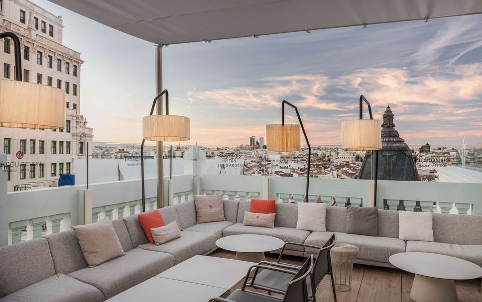 Teres di atas bumbung Gambar