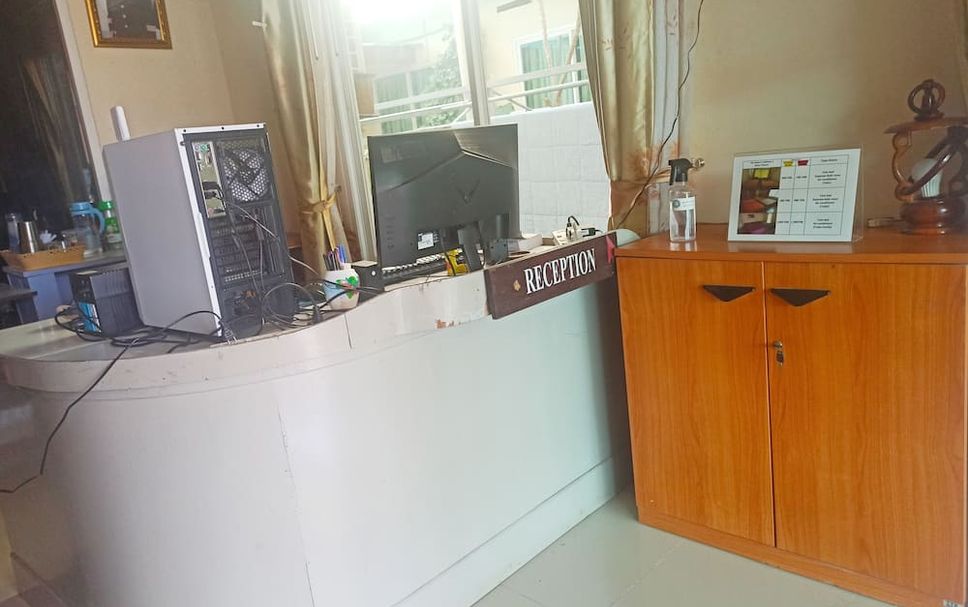 Meja Penyambut Tetamu Gambar