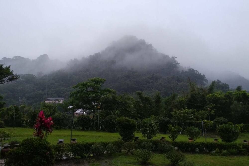 Pemandangan luar