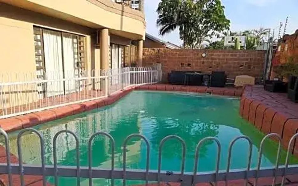 Kolam renang Gambar