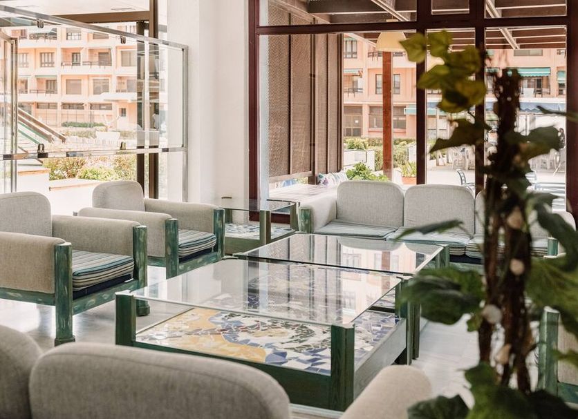 Balai Menunggu Gambar