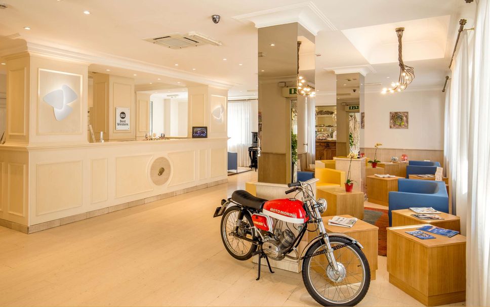 Meja Penyambut Tetamu Gambar