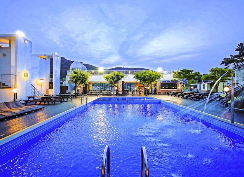 Kolam renang Gambar