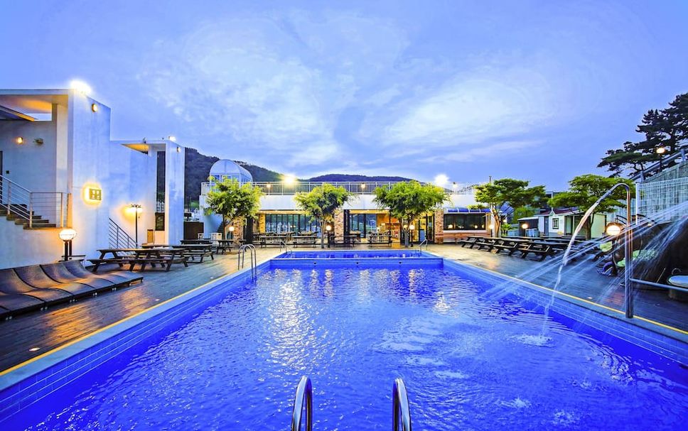 Kolam renang Gambar