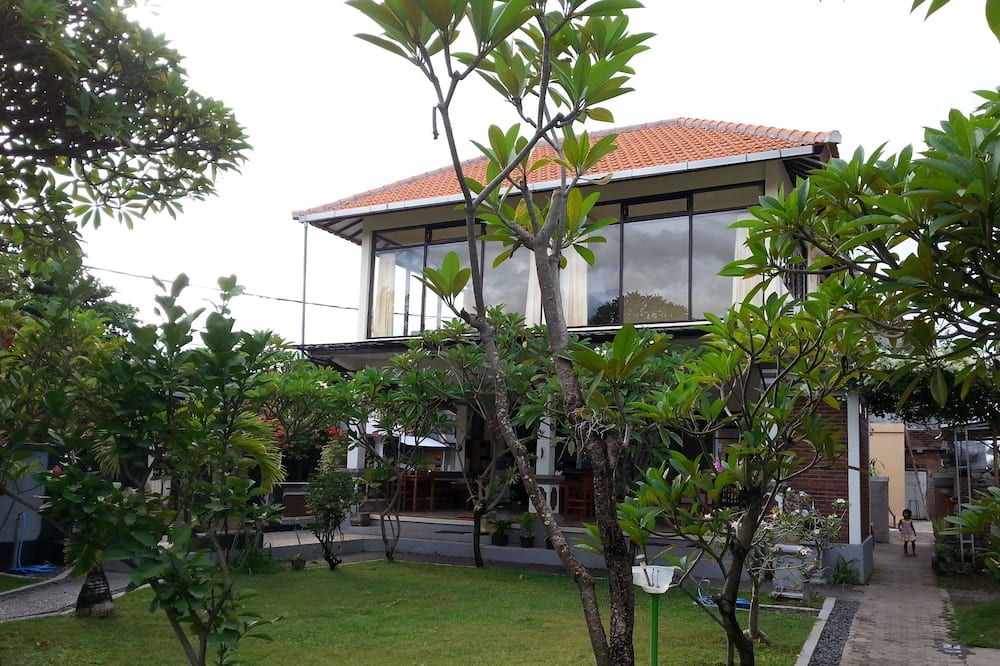 Pemandangan luar