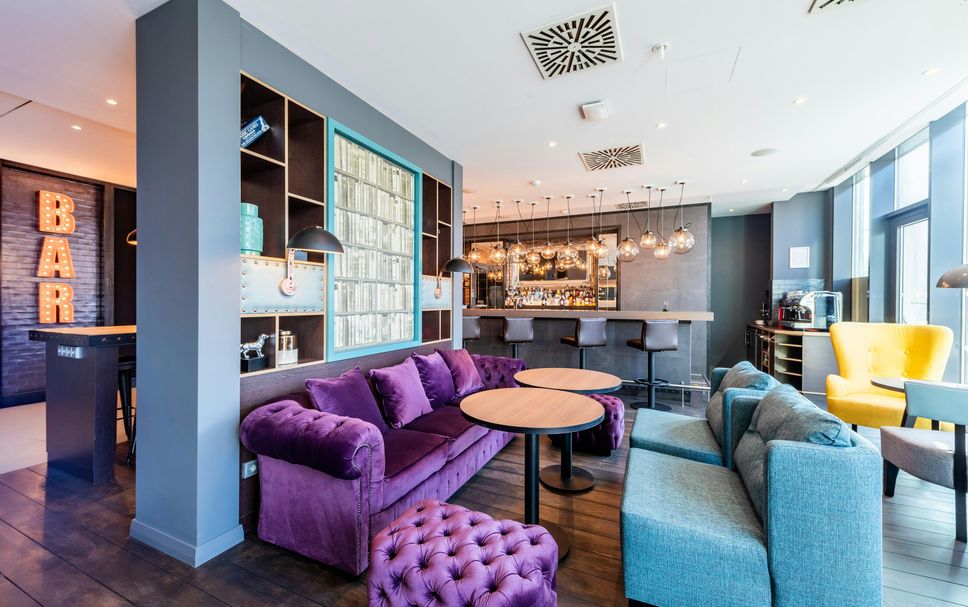 Balai Menunggu Gambar