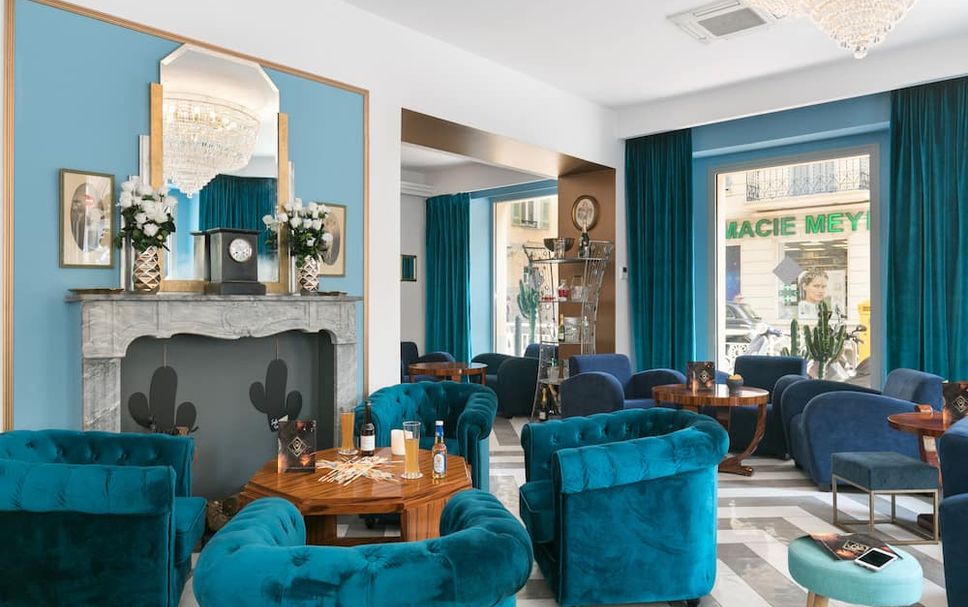 Balai Menunggu Gambar