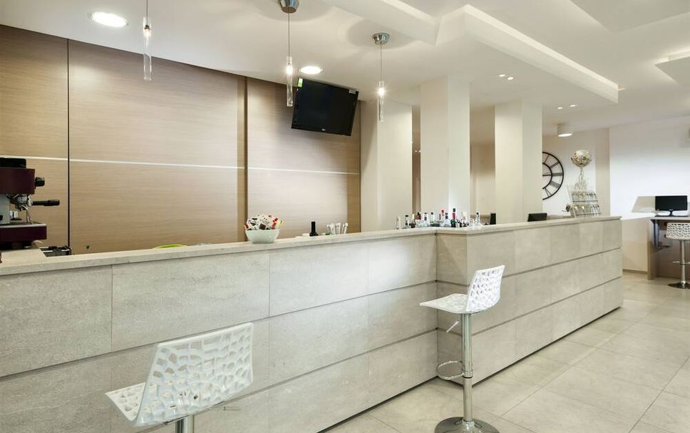 Meja Penyambut Tetamu Gambar