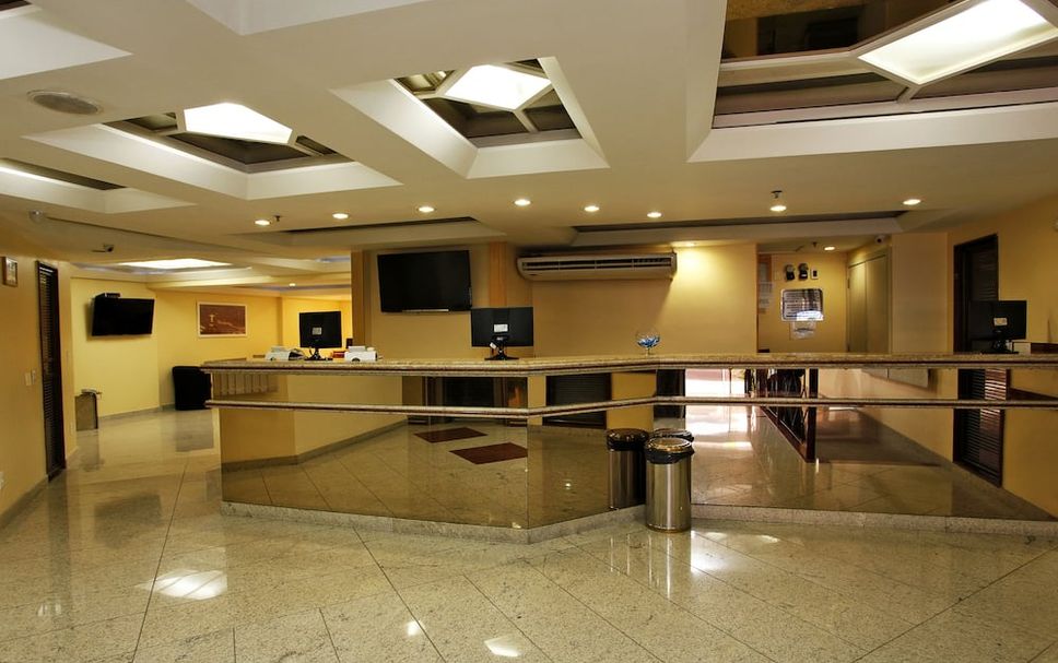 Meja Penyambut Tetamu Gambar