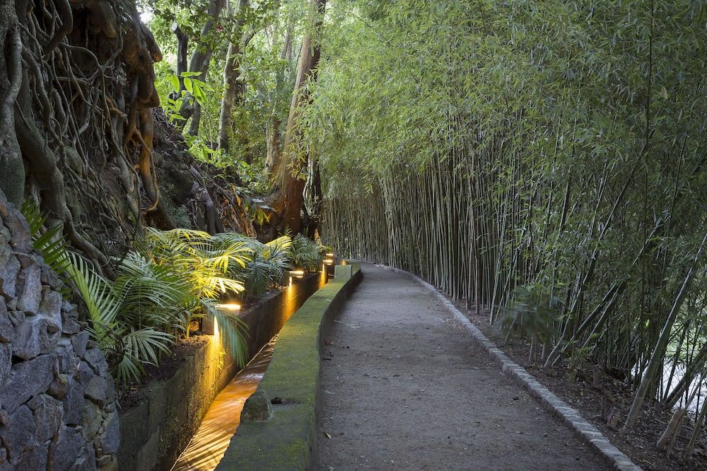 Pemandangan luar