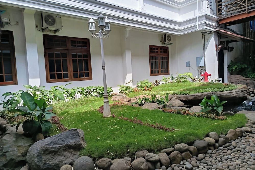 Pemandangan luar