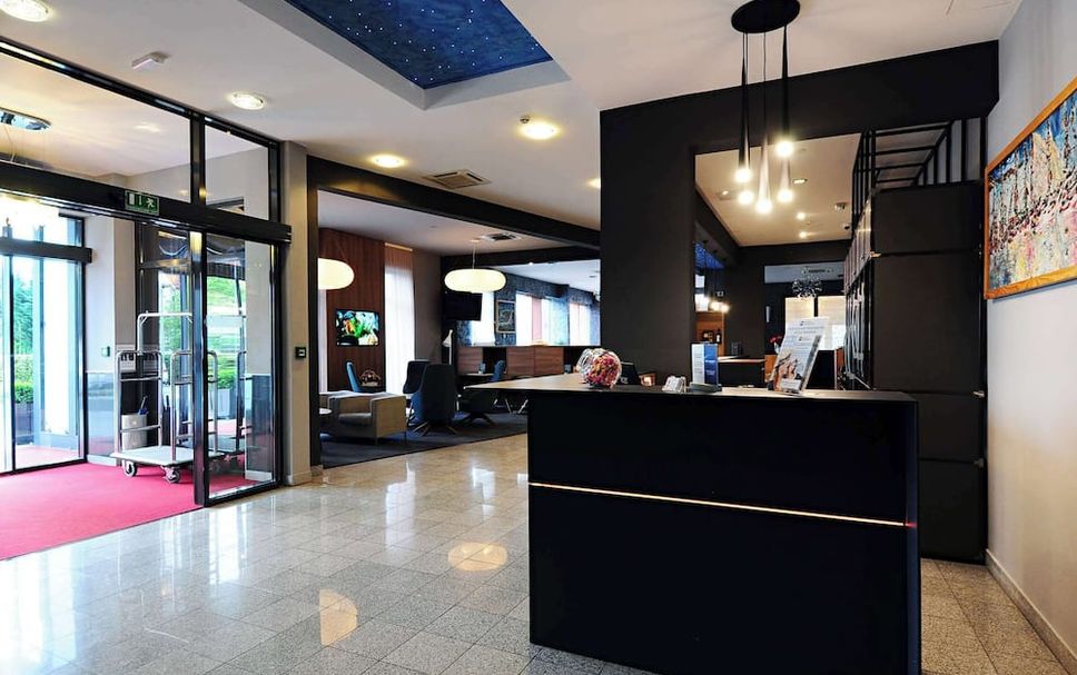 Meja Penyambut Tetamu Gambar