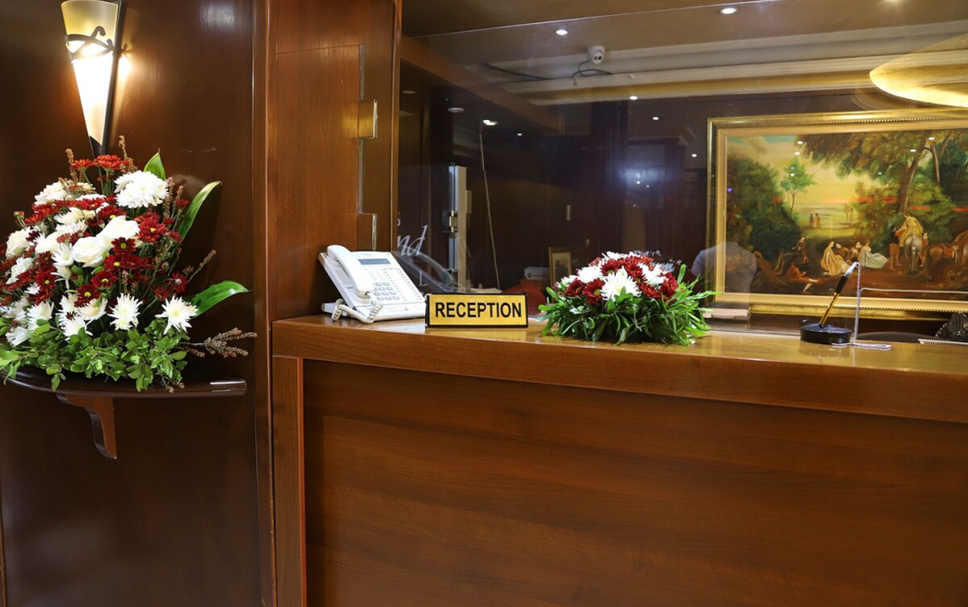 Meja Penyambut Tetamu Gambar