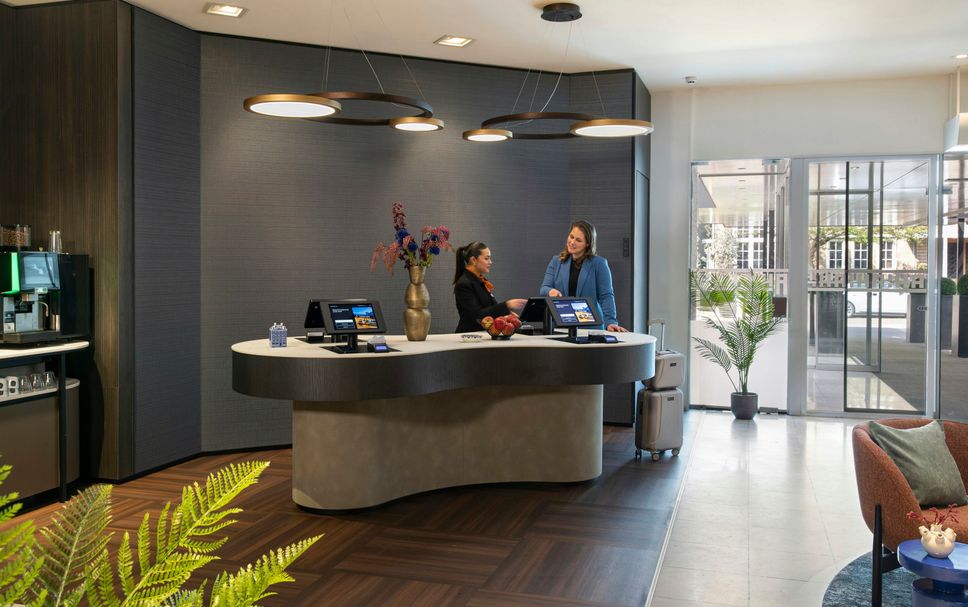 Meja Penyambut Tetamu Gambar