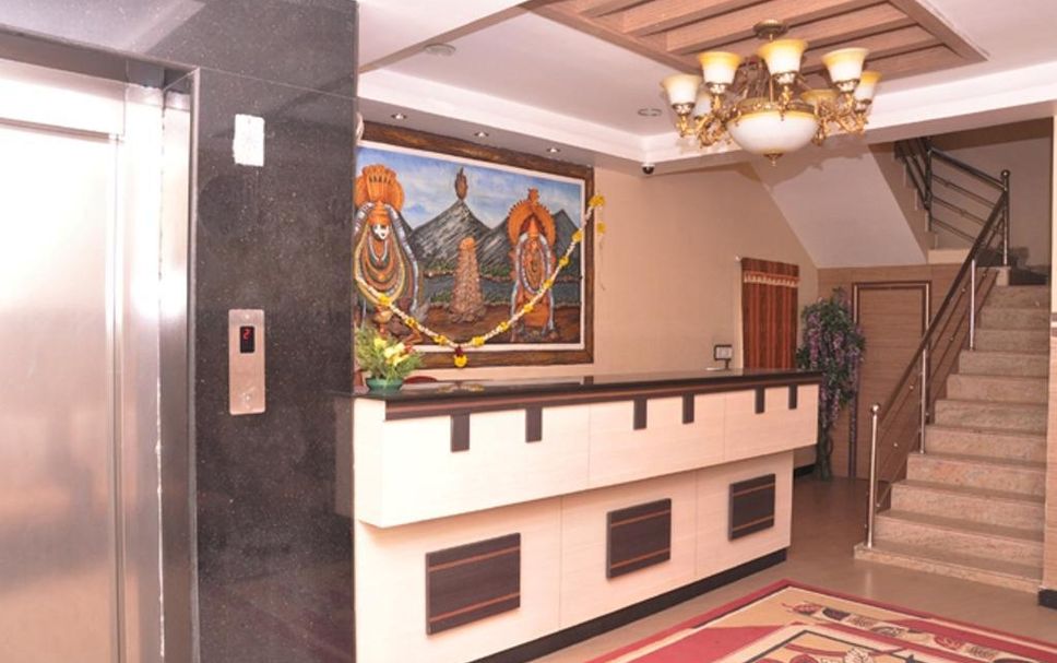 Meja Penyambut Tetamu Gambar