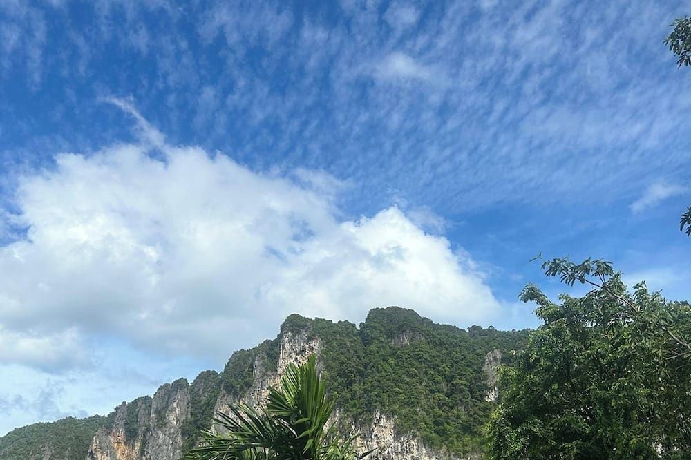 Pemandangan luar