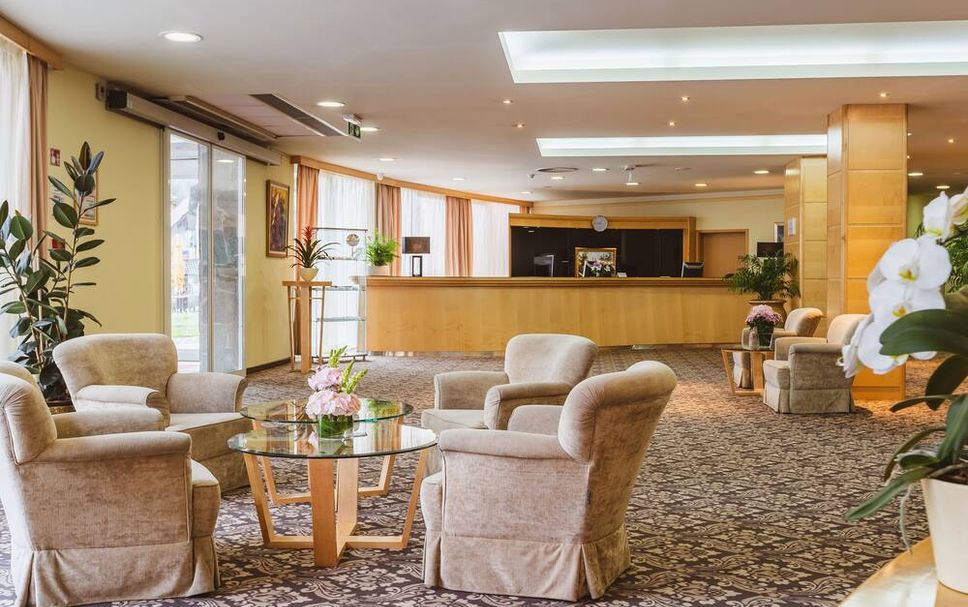 Meja Penyambut Tetamu Gambar