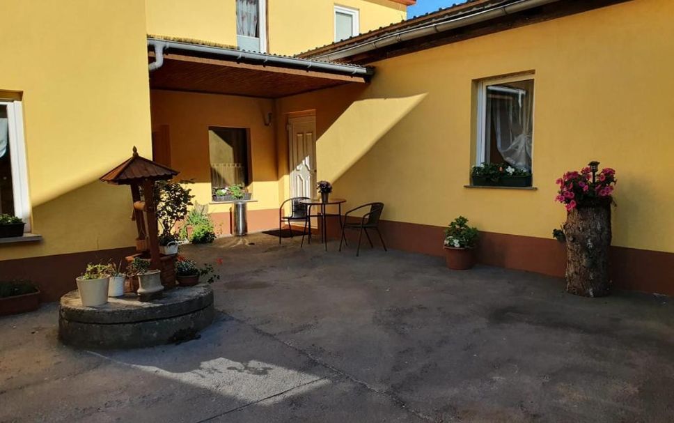 Patio Gambar