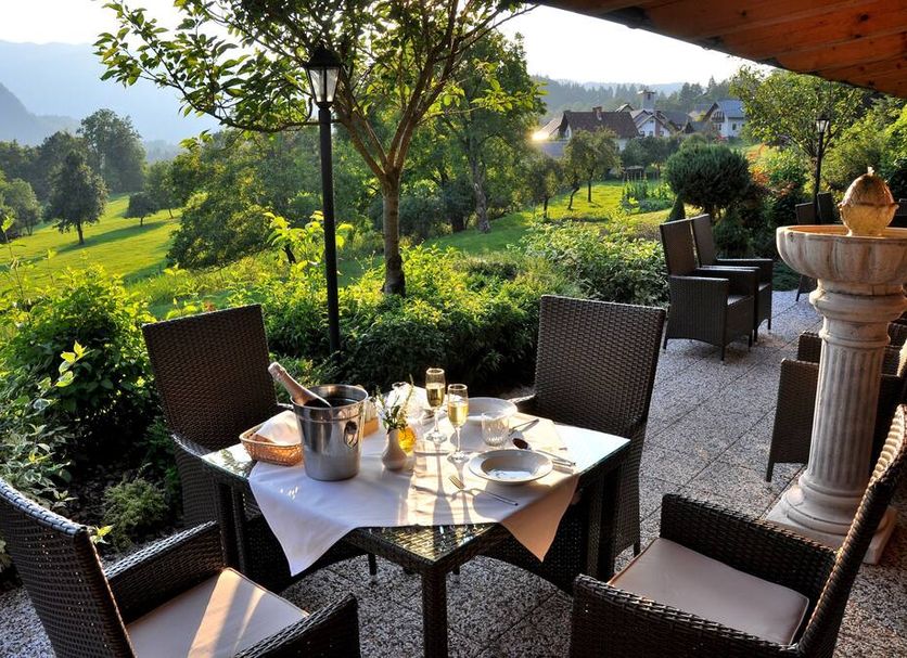 Patio Gambar