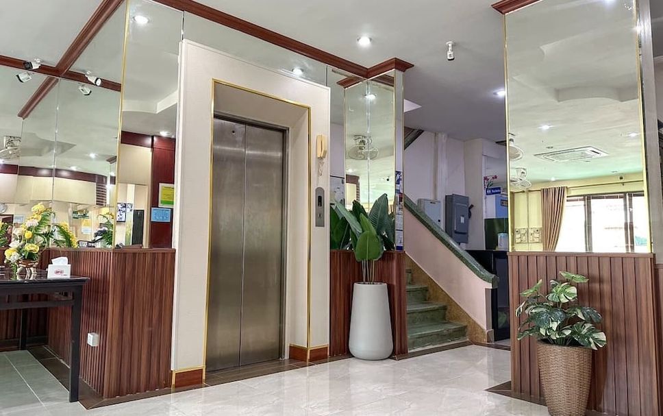 Meja Penyambut Tetamu Gambar