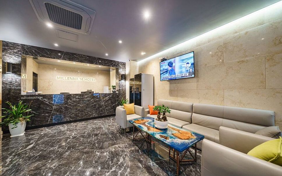 Meja Penyambut Tetamu Gambar