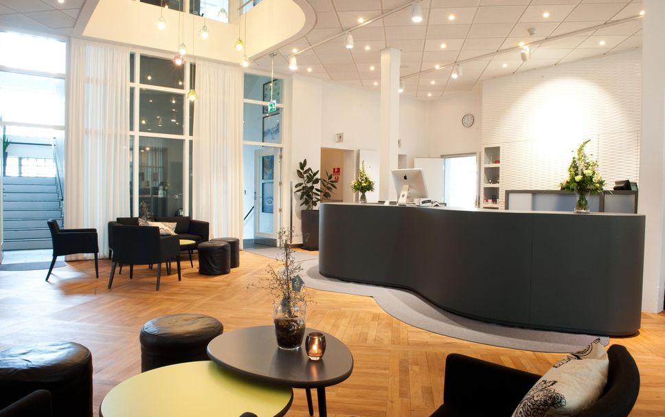 Meja Penyambut Tetamu Gambar