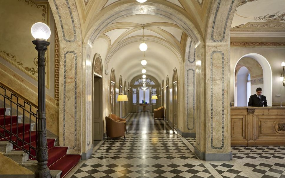 hallway Gambar
