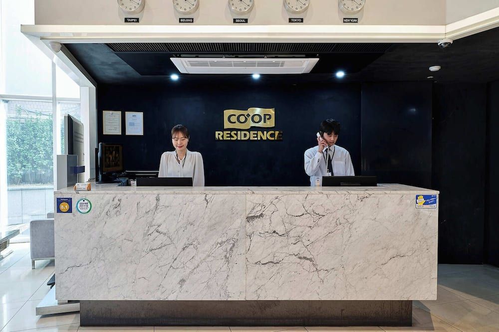 Meja Penyambut Tetamu