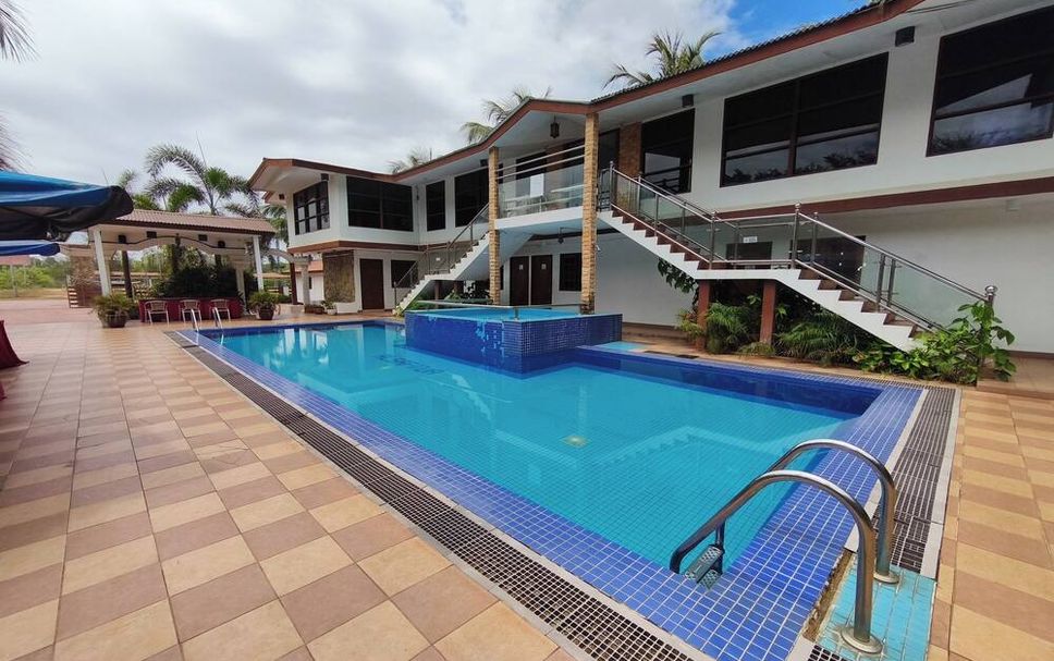 Kolam renang Gambar