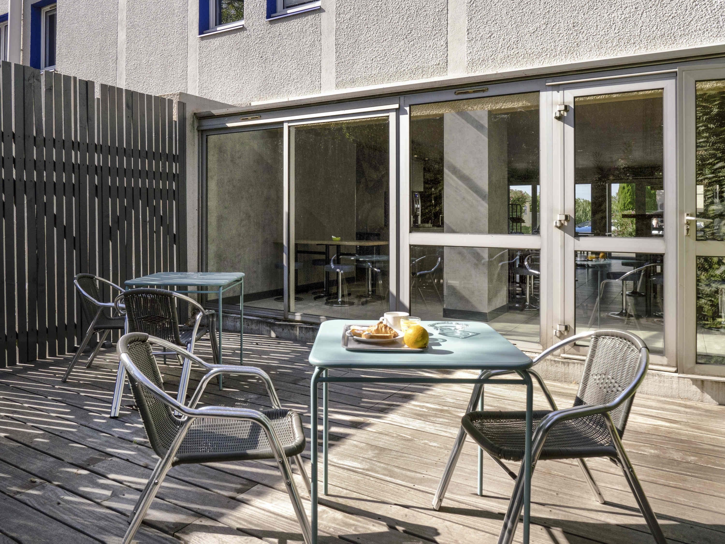 Patio Gambar