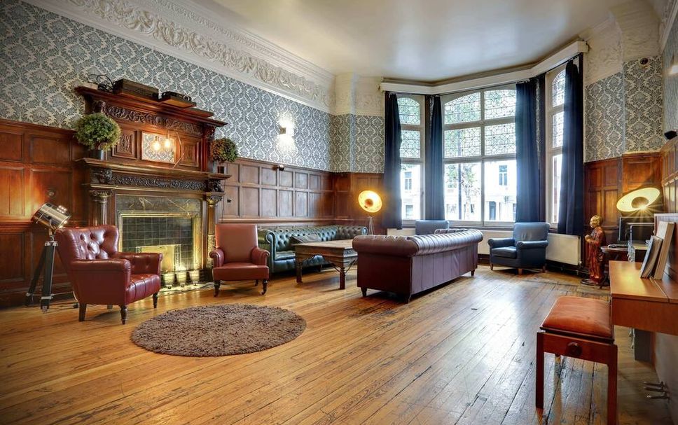 Balai Menunggu Gambar